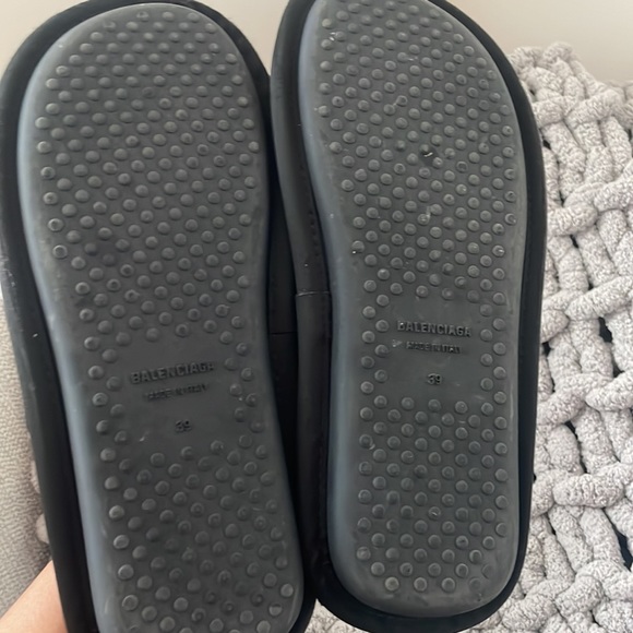Balenciaga Quilted Slippers - Picture 4 of 8